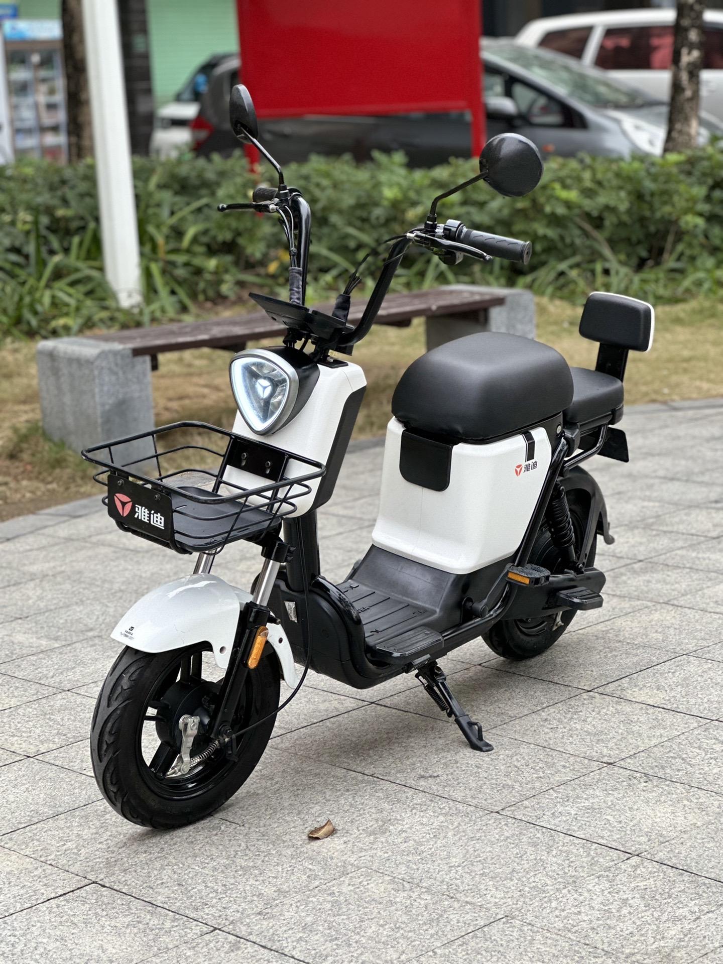 雅迪V20新國(guó)標(biāo)電動(dòng)車 續(xù)航42公里，城市通勤的理想選擇